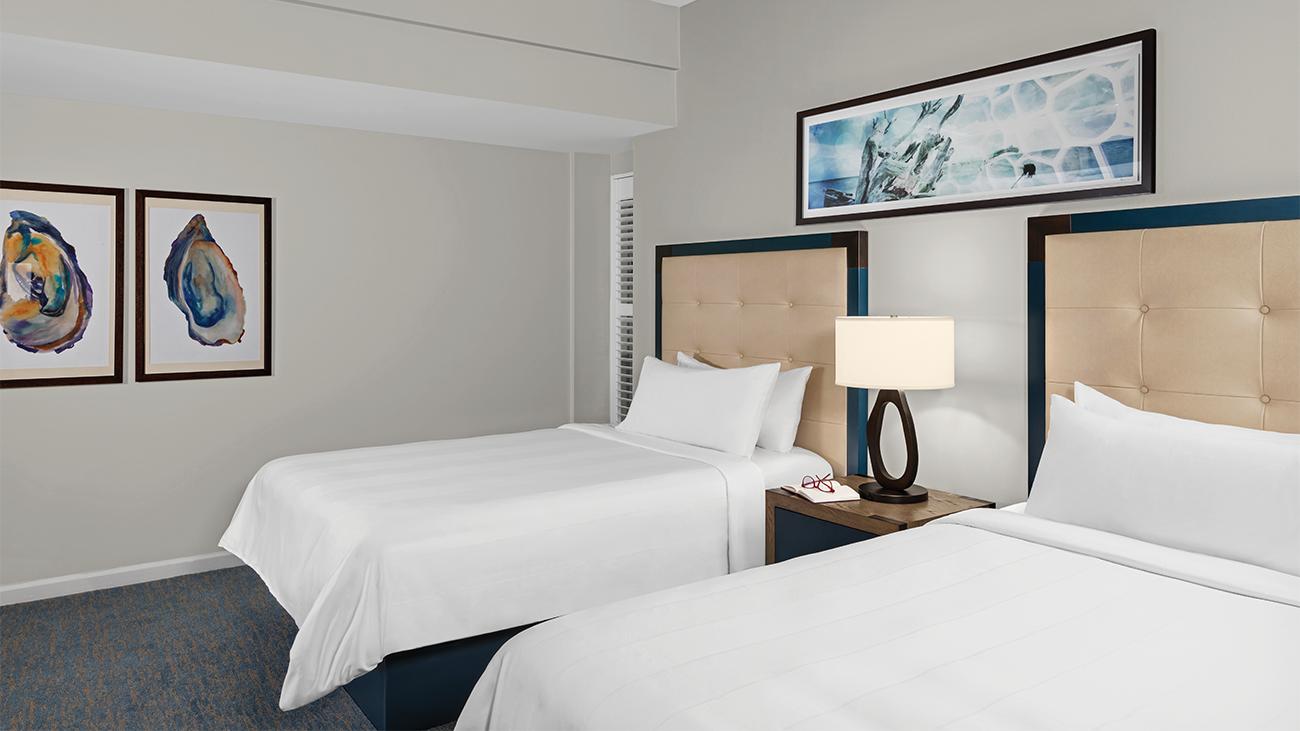 Guest Bedroom, 2 Queens